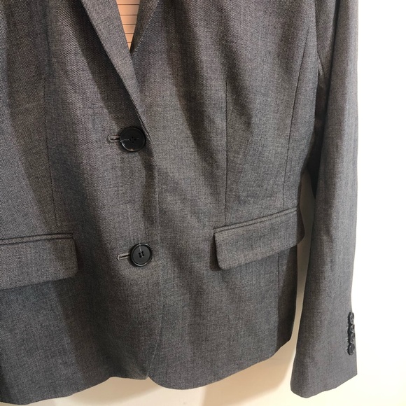 Ann Taylor The Perfect Two Buttons Blazer - Picture 3 of 8